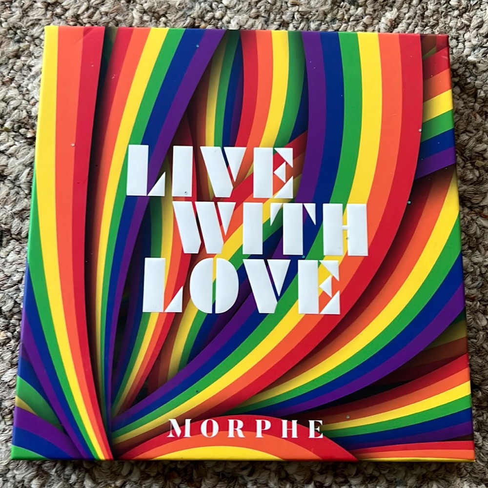 Morphe Live With Love eyeshadow palette
